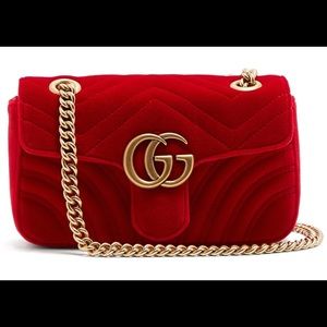 GUCCI GG Marmont Shoulder Bag
Matelasse Velvet Small Hibiscus Red ❤️